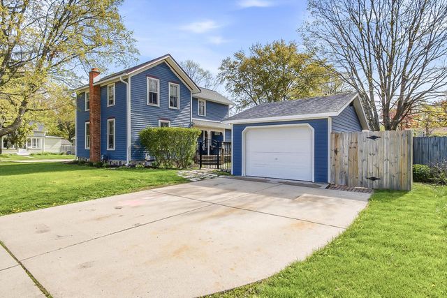 725 W South STREET, Oconomowoc, WI 53066