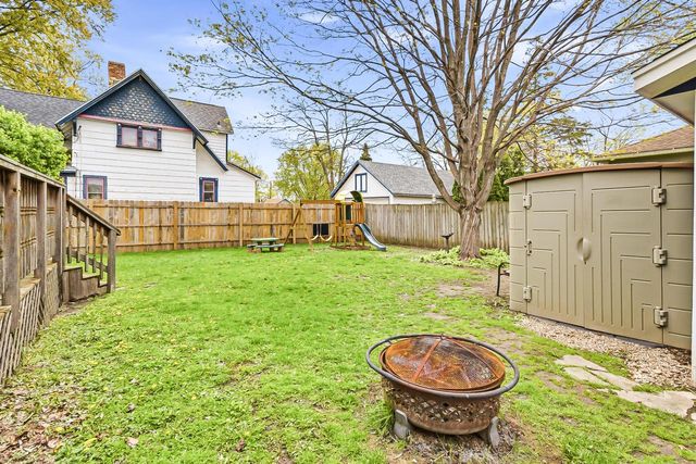 725 W South STREET, Oconomowoc, WI 53066