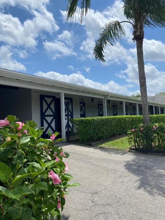 Image 10 of property listing at 13205 Southfields Road, Wellington, FL 33414