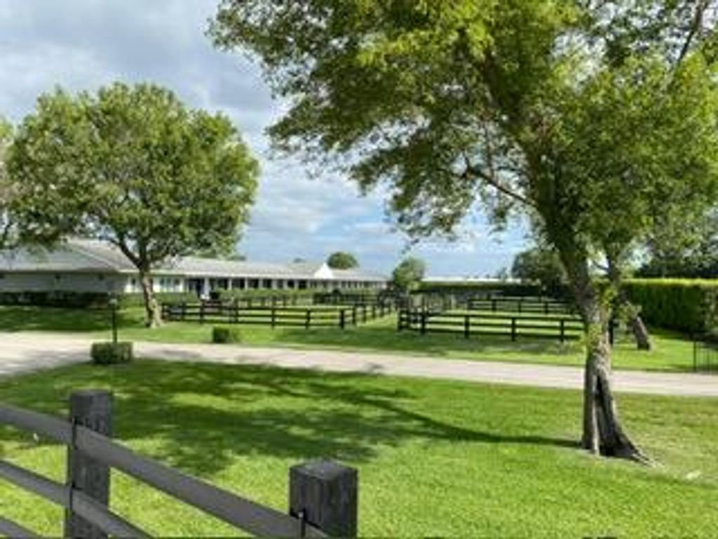 Image 11 of property listing at 13205 Southfields Road, Wellington, FL 33414