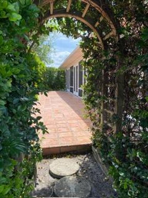 Image 18 of property listing at 13205 Southfields Road, Wellington, FL 33414