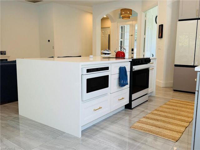 6072 Highwood Park CT, Naples, FL 34110