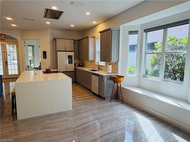 6072 Highwood Park CT, Naples, FL 34110