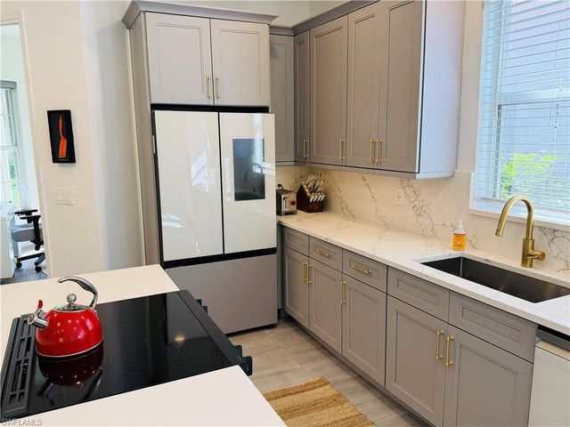 6072 Highwood Park CT, Naples, FL 34110