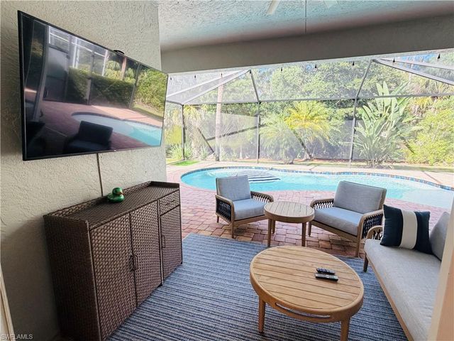 6072 Highwood Park CT, Naples, FL 34110