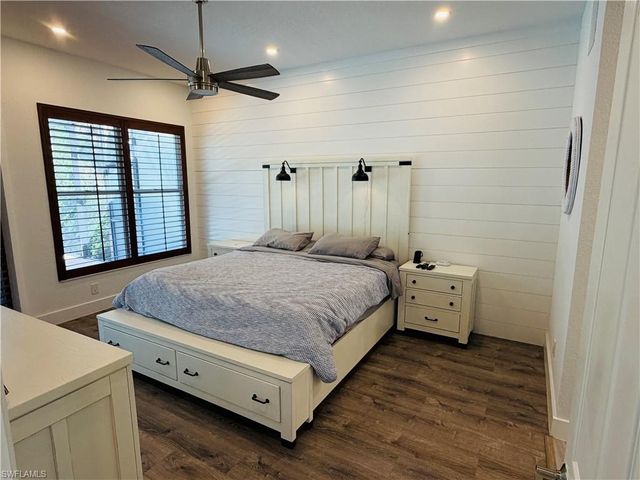 6072 Highwood Park CT, Naples, FL 34110