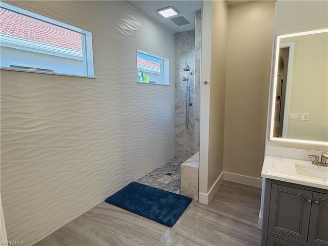 6072 Highwood Park CT, Naples, FL 34110