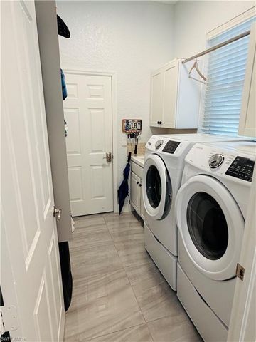 6072 Highwood Park CT, Naples, FL 34110