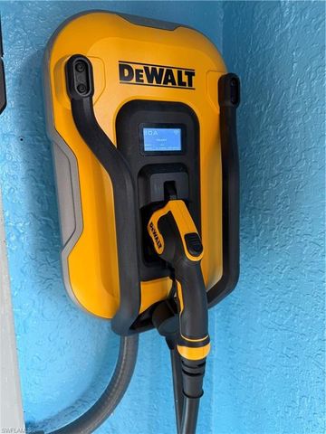 6072 Highwood Park CT, Naples, FL 34110