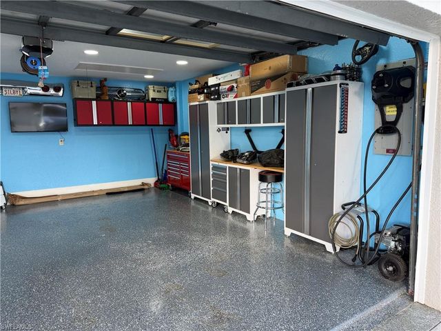 6072 Highwood Park CT, Naples, FL 34110