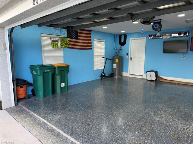 6072 Highwood Park CT, Naples, FL 34110