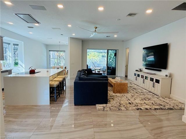 6072 Highwood Park CT, Naples, FL 34110