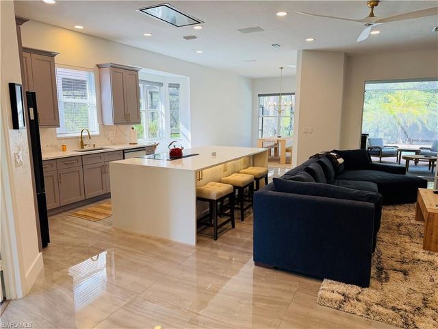 6072 Highwood Park CT, Naples, FL 34110