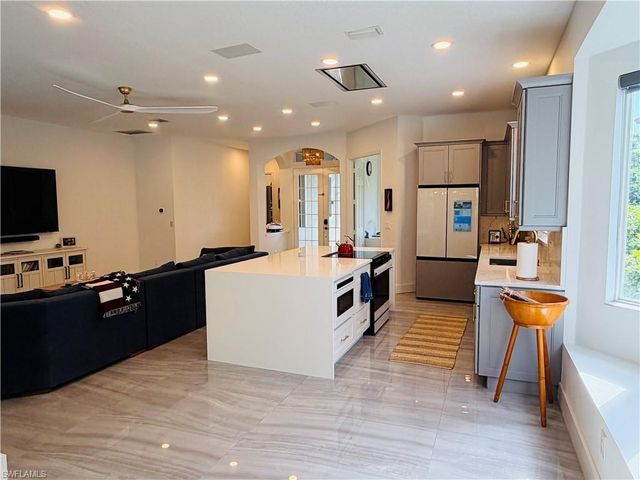 6072 Highwood Park CT, Naples, FL 34110