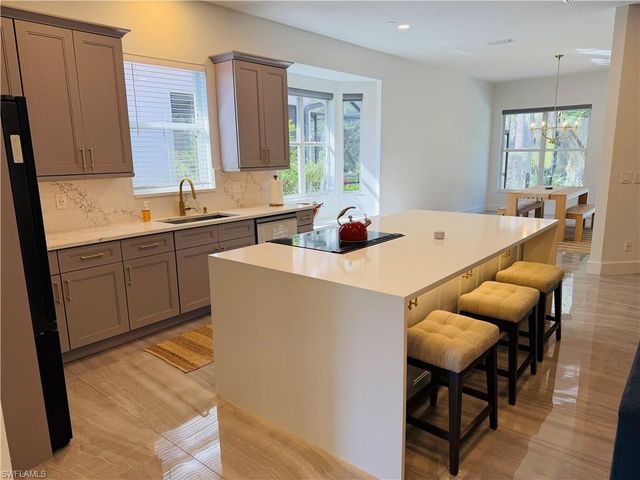 6072 Highwood Park CT, Naples, FL 34110