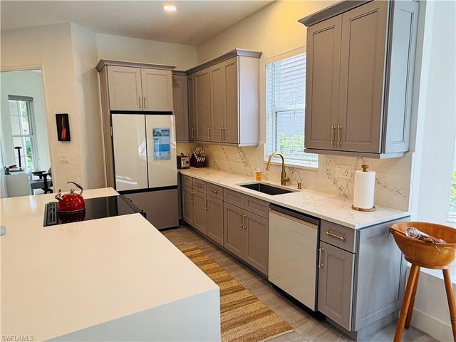 6072 Highwood Park CT, Naples, FL 34110