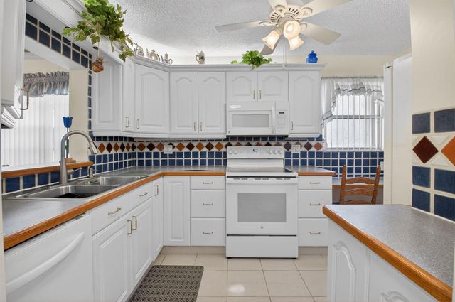 2935 SW 22nd Avenue 108, Delray Beach, FL 33445