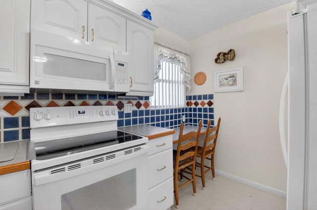 2935 SW 22nd Avenue 108, Delray Beach, FL 33445