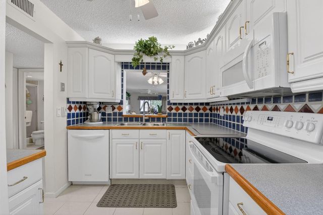 2935 SW 22nd Avenue 108, Delray Beach, FL 33445