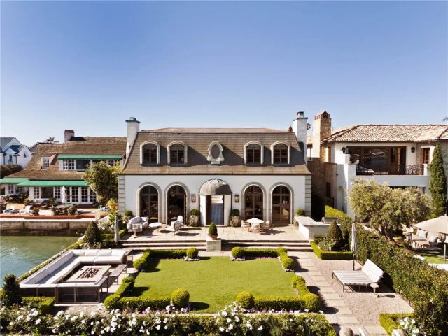 2116 E Balboa Boulevard, Newport Beach, CA 92661