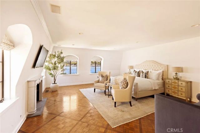 2116 E Balboa Boulevard, Newport Beach, CA 92661