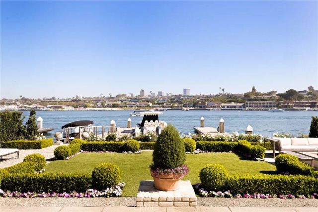 2116 E Balboa Boulevard, Newport Beach, CA 92661