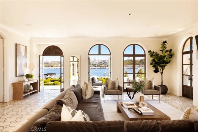 2116 E Balboa Boulevard, Newport Beach, CA 92661