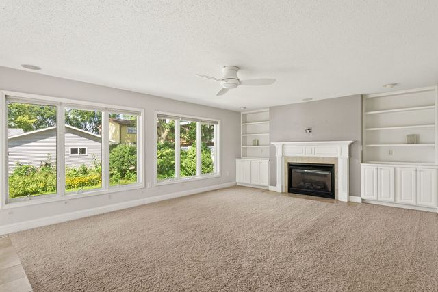 2920 Cambridge Drive, Bettendorf, IA 52722