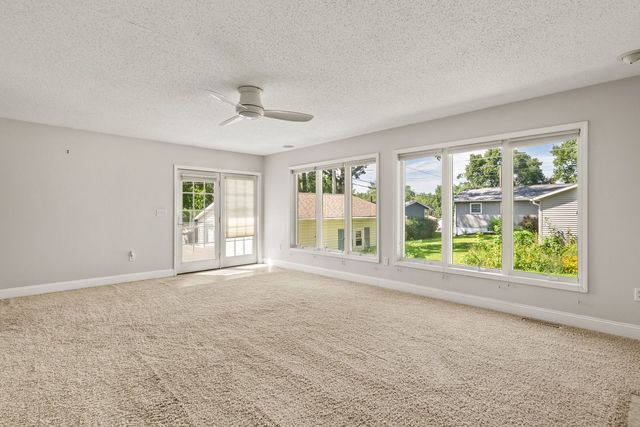 2920 Cambridge Drive, Bettendorf, IA 52722