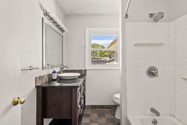 2920 Cambridge Drive, Bettendorf, IA 52722