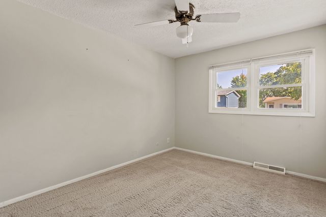 2920 Cambridge Drive, Bettendorf, IA 52722