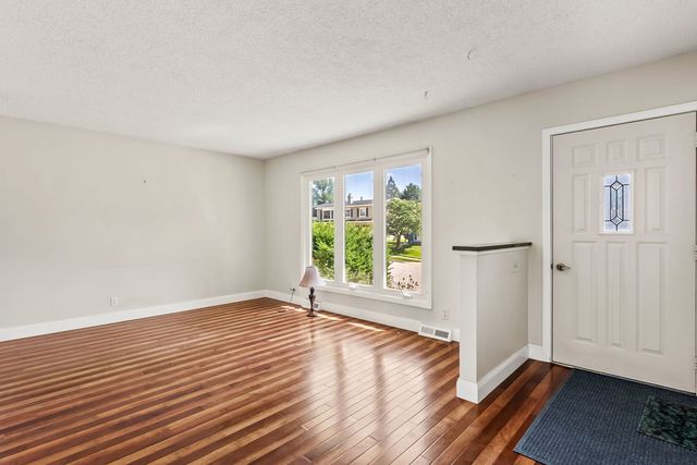 2920 Cambridge Drive, Bettendorf, IA 52722