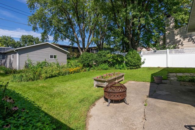 2920 Cambridge Drive, Bettendorf, IA 52722