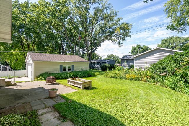 2920 Cambridge Drive, Bettendorf, IA 52722