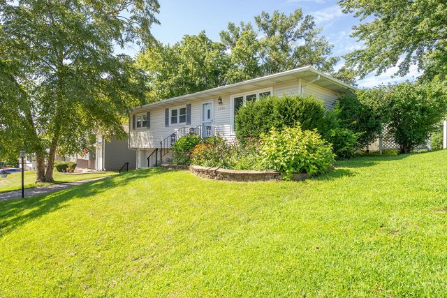 2920 Cambridge Drive, Bettendorf, IA 52722