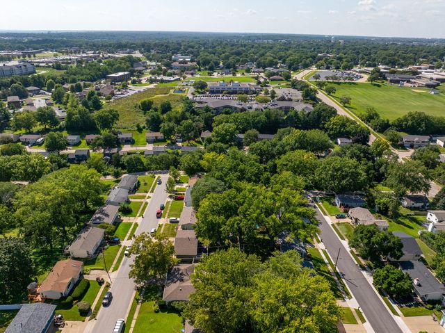 2920 Cambridge Drive, Bettendorf, IA 52722