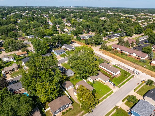 2920 Cambridge Drive, Bettendorf, IA 52722