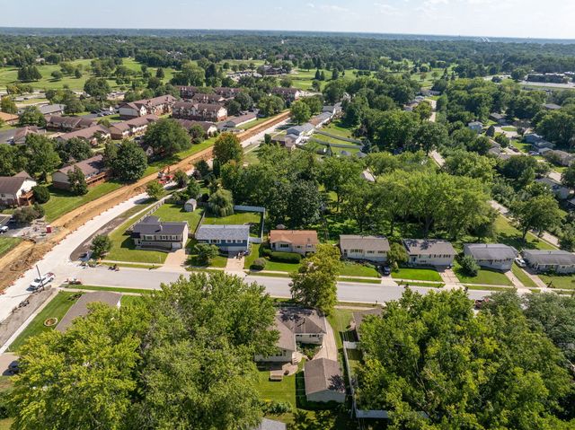 2920 Cambridge Drive, Bettendorf, IA 52722