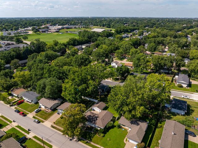 2920 Cambridge Drive, Bettendorf, IA 52722