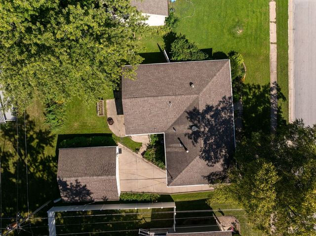 2920 Cambridge Drive, Bettendorf, IA 52722