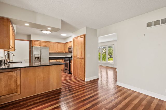 2920 Cambridge Drive, Bettendorf, IA 52722
