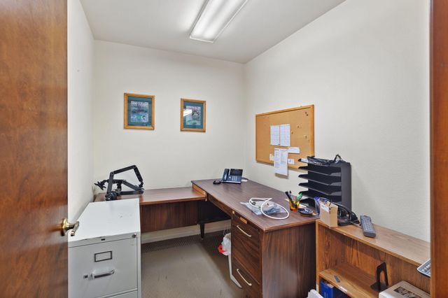 233 NE B Street, Grants Pass, OR 97526