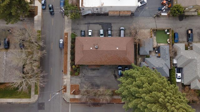 233 NE B Street, Grants Pass, OR 97526