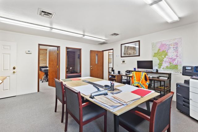 233 NE B Street, Grants Pass, OR 97526