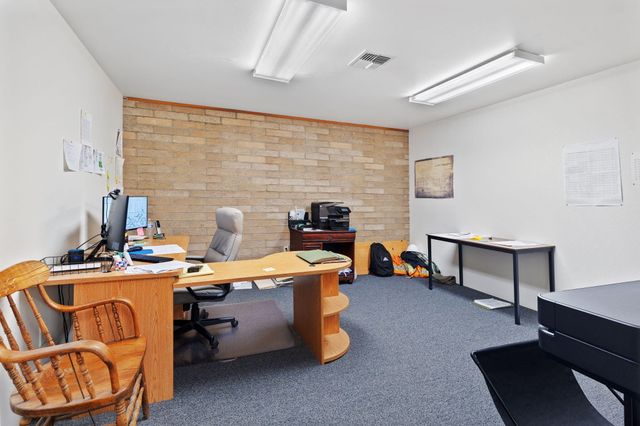 233 NE B Street, Grants Pass, OR 97526