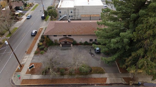 233 NE B Street, Grants Pass, OR 97526