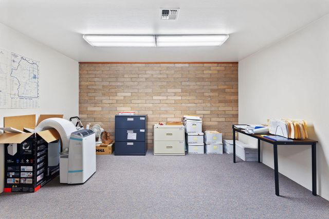 233 NE B Street, Grants Pass, OR 97526