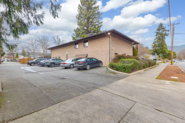 233 NE B Street, Grants Pass, OR 97526