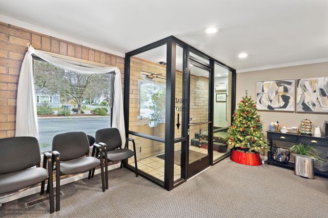 233 NE B Street, Grants Pass, OR 97526