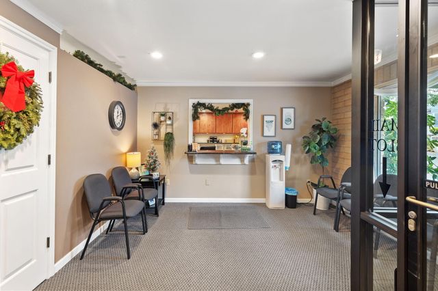 233 NE B Street, Grants Pass, OR 97526